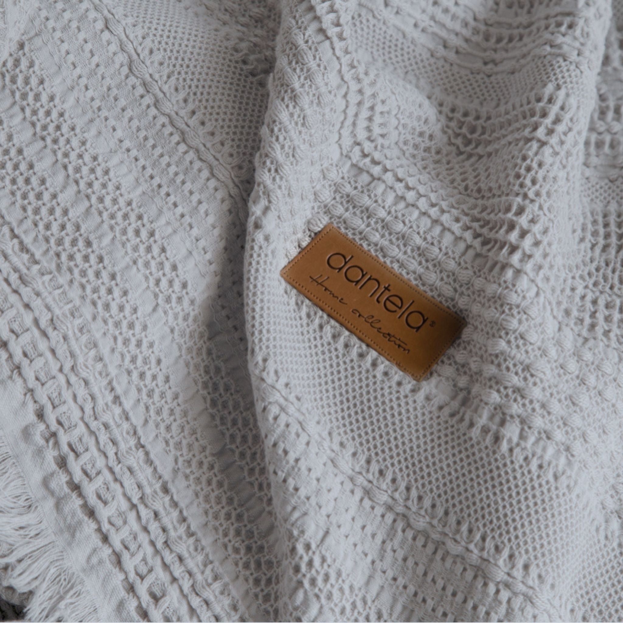 Strada Fitilli Desen Yatak Örtüsü- Açık Gri