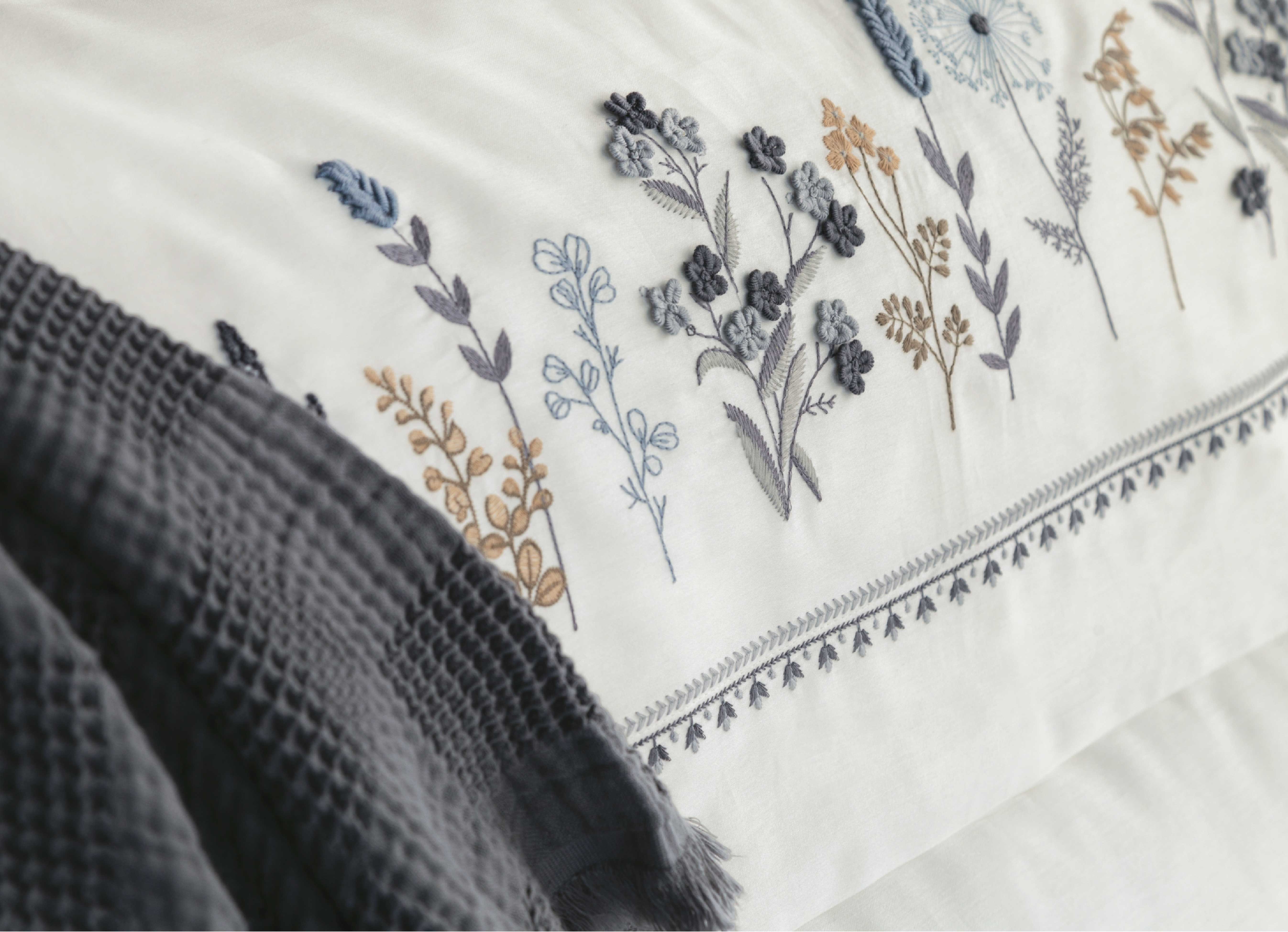 Veria Nakışlı El-İşi Nevresim Takımı&Pike Seti - Antrasit