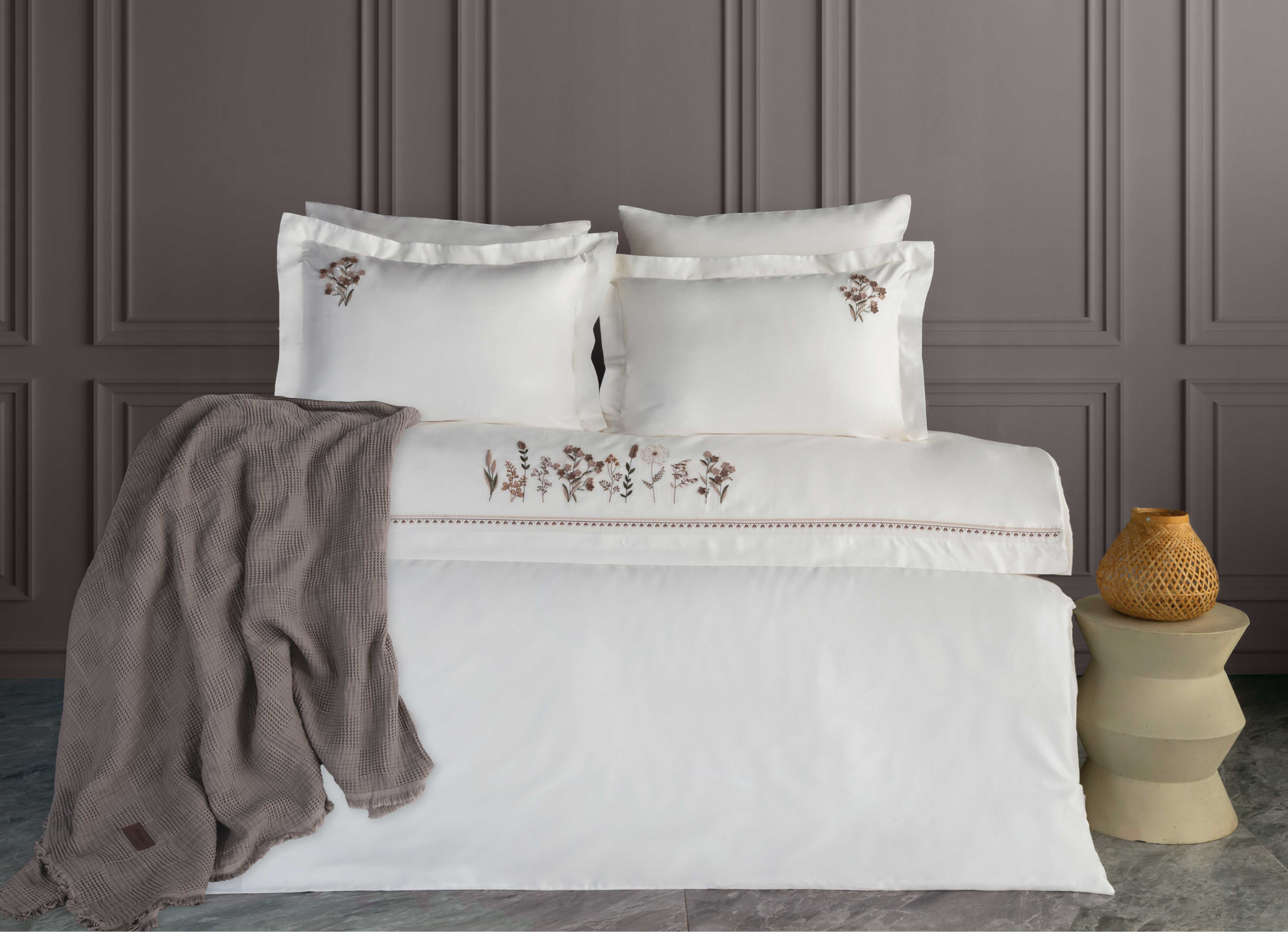 Veria Nakışlı El-İşi Nevresim Takımı&Pike Seti - Bej