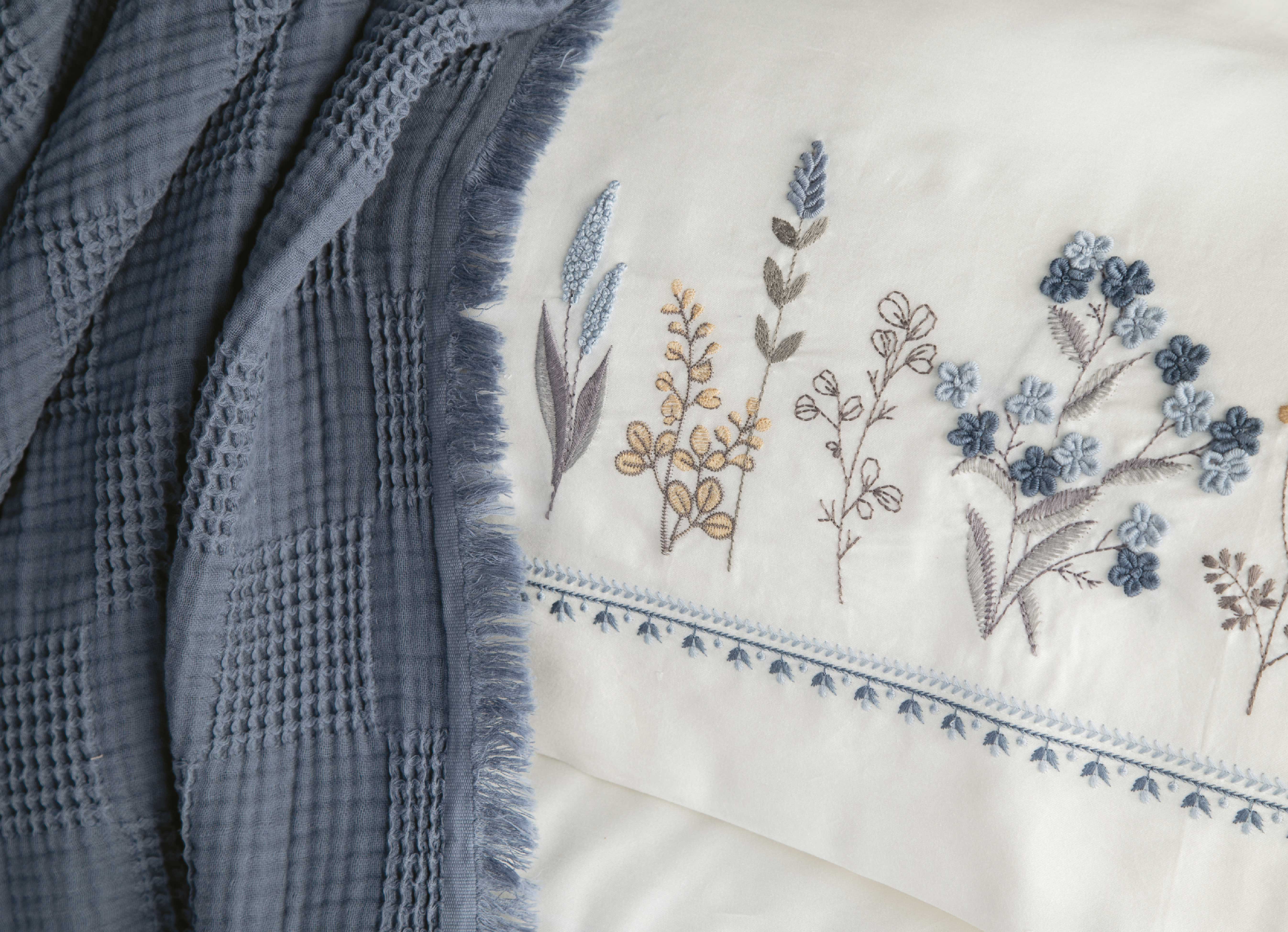 Veria Nakışlı El-İşi Nevresim Takımı&Pike Seti - Lacivert