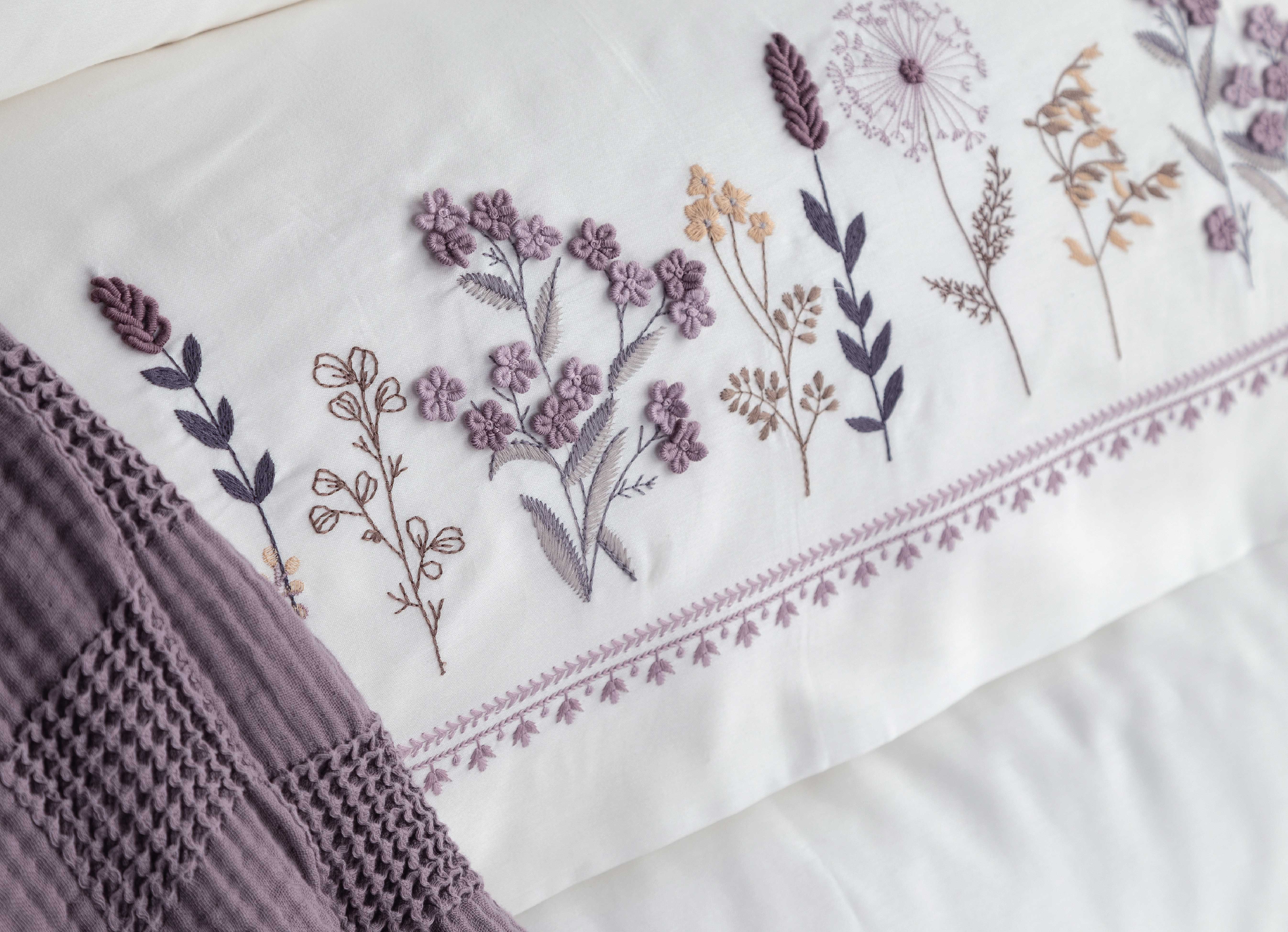 Veria Nakışlı El-İşi Nevresim Takımı&Pike Seti - Mürdüm