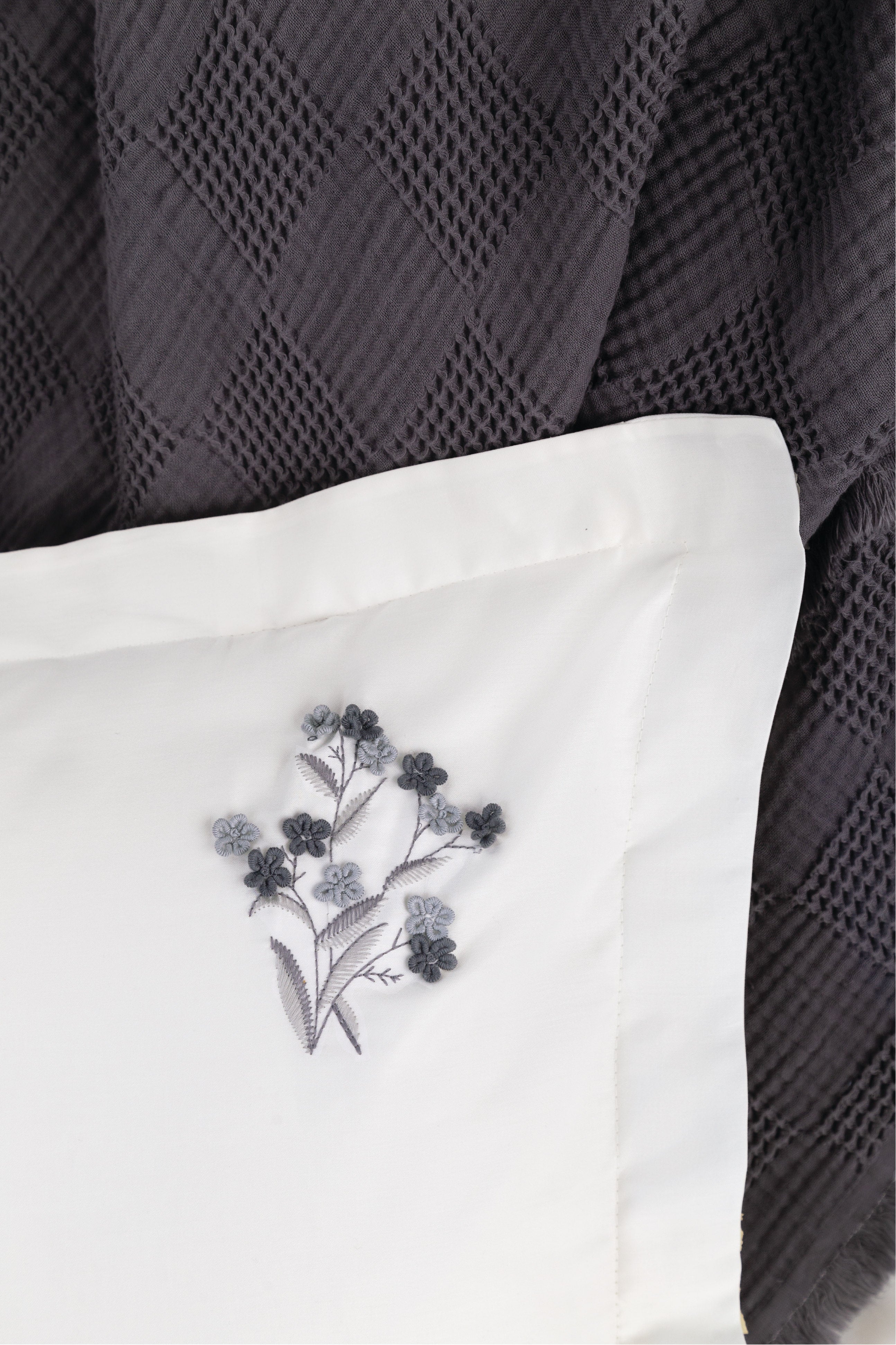 Veria Nakışlı & El İşi Pamuk Saten Nevresim Takımı - Antrasit