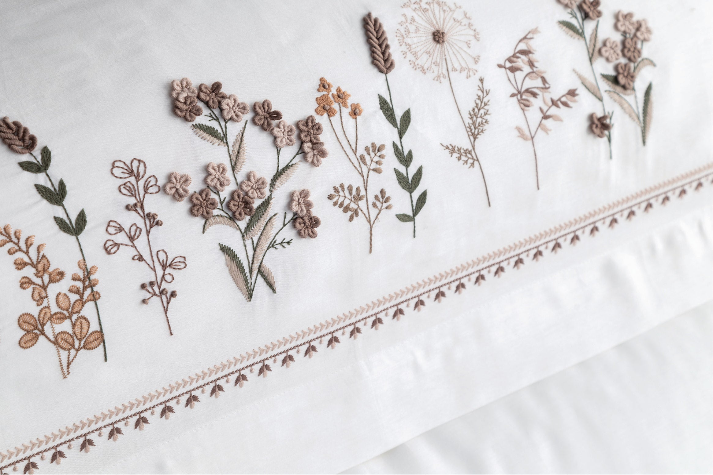 Veria Nakışlı & El İşi Pamuk Saten Nevresim Takımı - Bej