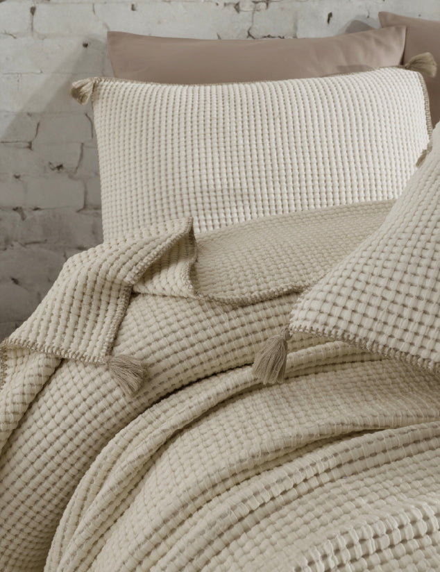 Drina %100 Pamuk Çift Kişilik Püsküllü Müslin Yatak Örtüsü & Pike Seti Bej