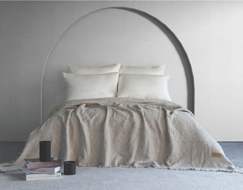 Lumia Etnik Desen Yatak Örtüsü - Bej