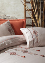 Tilbe Nakışlı & Püsküllü Pamuk Saten Nevresim Takımı - Bej