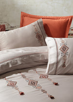 Tilbe Nakışlı & Püsküllü Pamuk Saten Nevresim Takımı - Bej